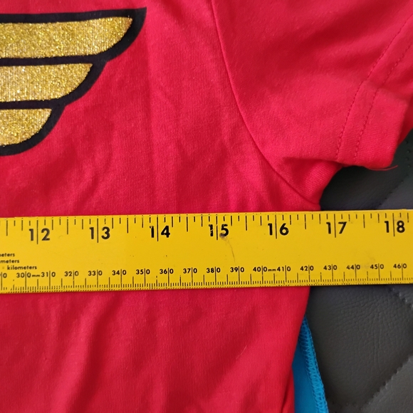 WONDER WOMAN SHIRT AND CAPE HALLOWEEN COSTUME SIZE LARGE FOR WOMEN OR TEEN - NEW - Picture 10 of 12